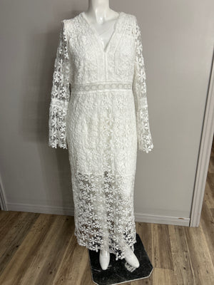 Pe26,205janv Robe blanche à broderie doublé partielle taille unique