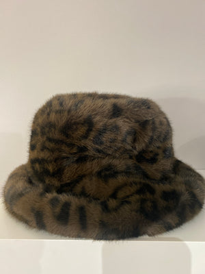 Ah25,402nov Chapeau en fourrure synthetique leopard Angela Mara