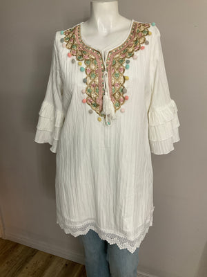 Pe26,204janv Robe tunique blanche avec volant au manches taille unique 44 pouces de buste