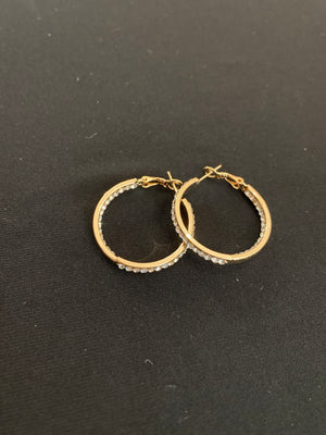 Boucle d'oreilles dorées entourées de cristaux 30mm de Jacqueline Kent JKE535.GO