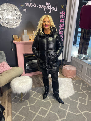 AH25,318oct Manteau noir soufflé avec capuchon