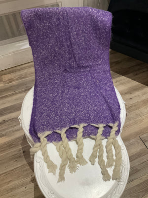 Ah25,433 Foulard violet et franches crème