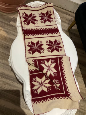 Ah25,423 Foulard bourgogne et crème de flocons