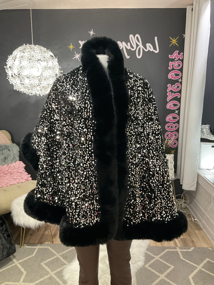 Ah25,304nov Cape noir en paillettes
