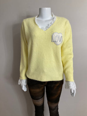 Pe26,11janv Haut jaune avec dentelle au collet et bas des manches avec cœur love,taille unique ,44pouces de buste