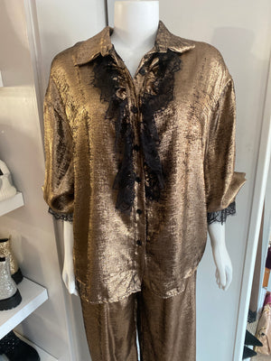 Ah25,33nov Chemisier doré antique avec dentelle noire