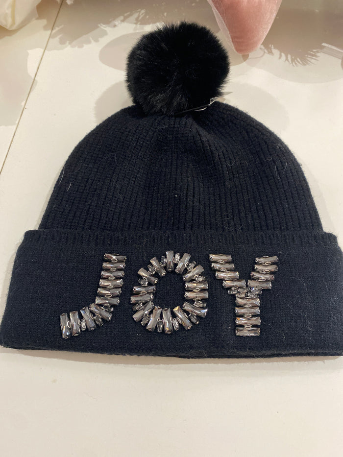 Ah25,448 Tuque en tricot noir écrit JOY