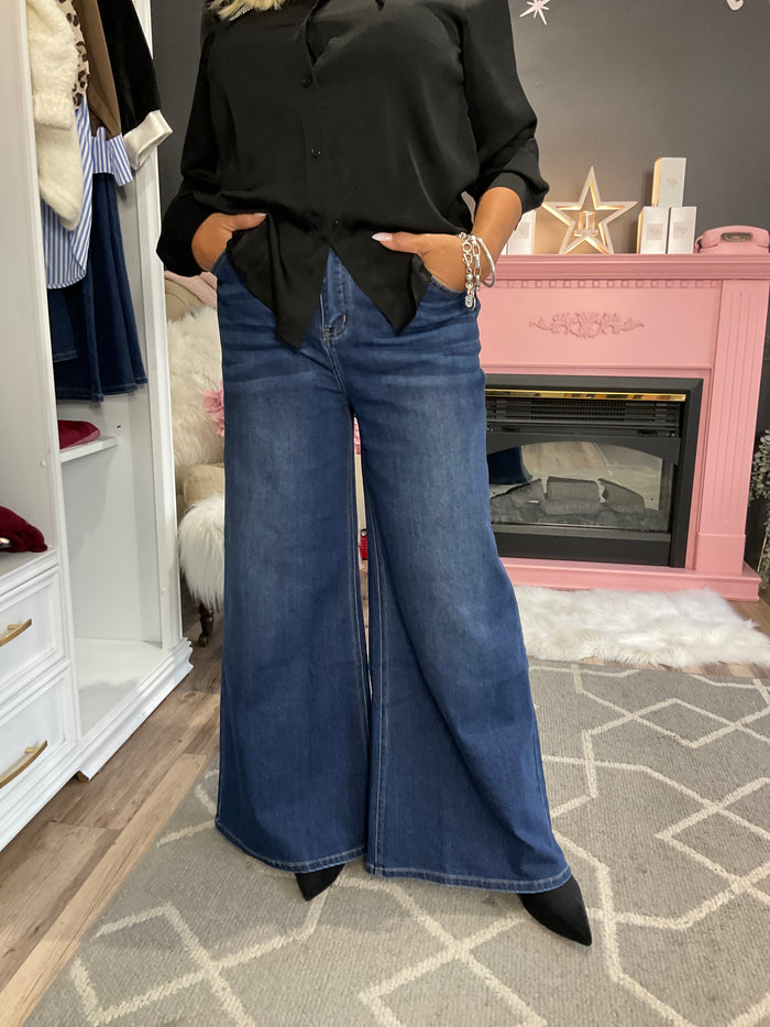 Ah25,100oct Jeans bleu droite et très évasée,Angela Mara