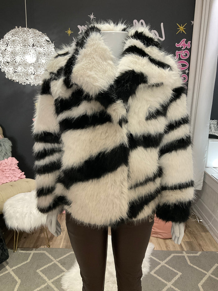 Ah25,305nov Manteau noir et blanc en fourrure synthétique