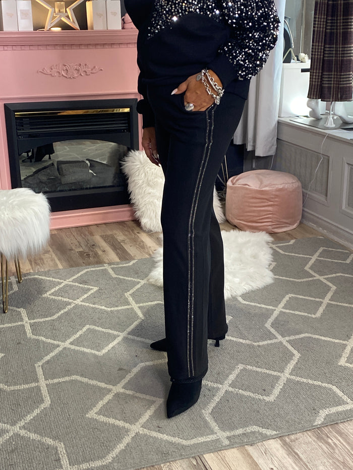 AH25,27oct Pantalon noir en lycra style toxedo taille élastique avec une bande brillante aux cotés