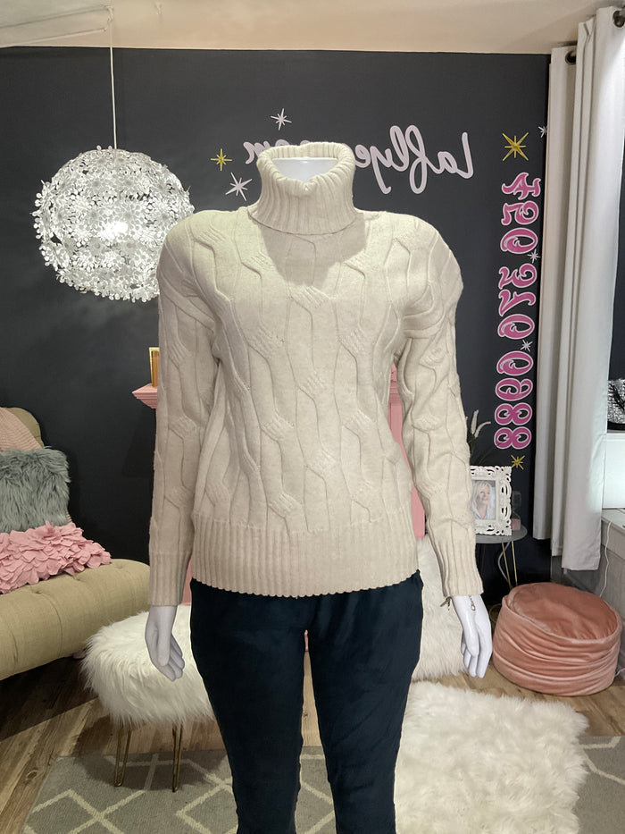 Ah25,43oct  Haut beige avec torsades,Angela Mara