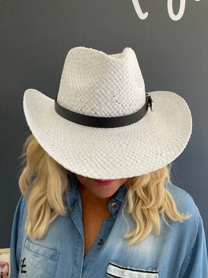 Pe26,505 Chapeau de cowboy blanc ajustable cavec ceinturons en cuir noir