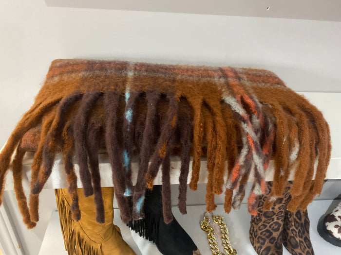 Ah25,418 Foulard camel, sarcelle et chocolat avec franges