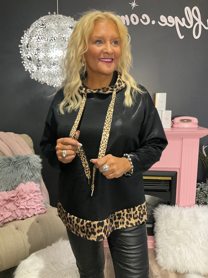 Ah25,21oct Hoodie noir et léopards satinés