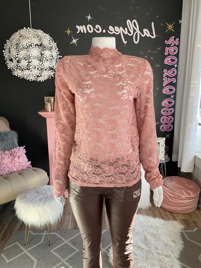 Ah25,2nov Haut rose antiques devant dentelles transparente