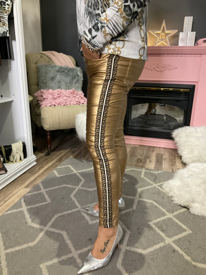 Ah25,123oct  Pantalon or avec bande sur les côtés