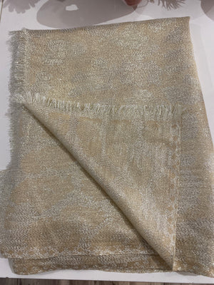 AH25,449 Foulard dorée avec fils argentés