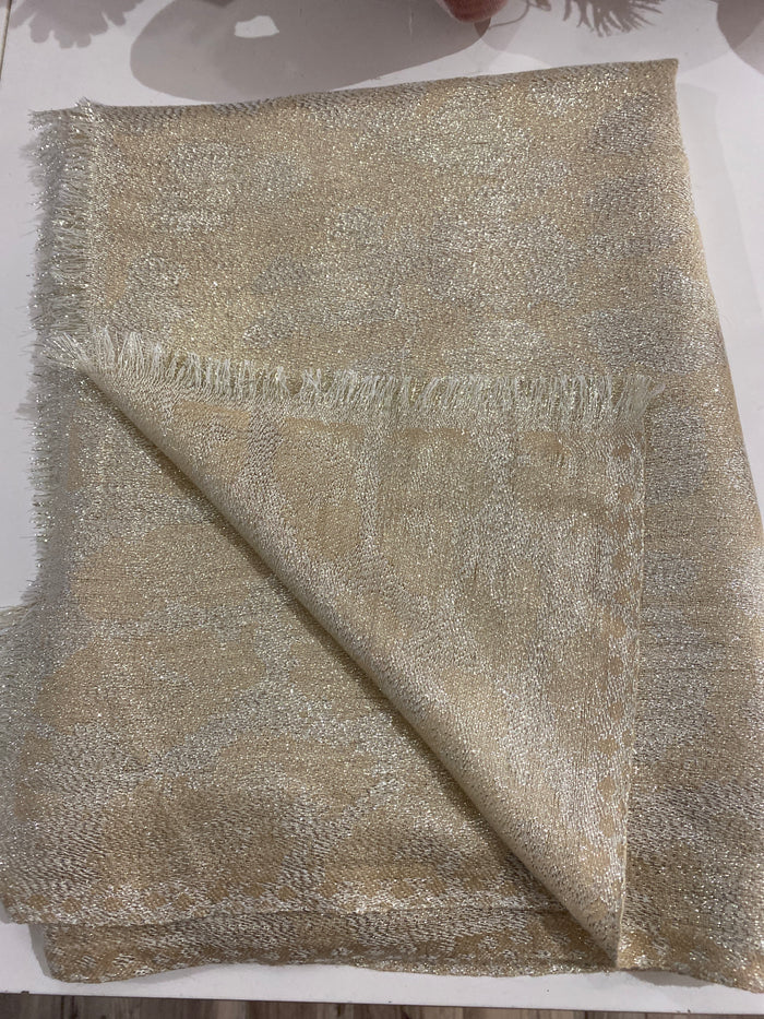AH25,449 Foulard dorée avec fils argentés
