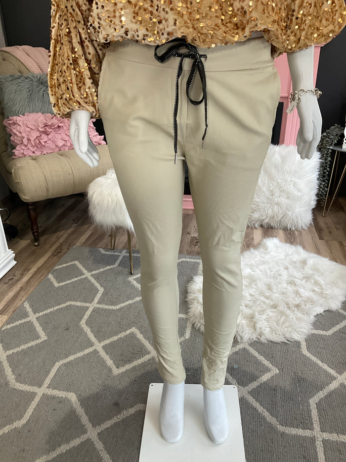Ah25,106nov Pantalon crème en cuir synthétique