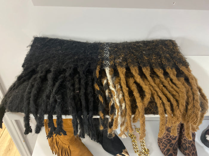 Ah25,413 Foulard en tricot chocolat, caramel et crème avec  franges