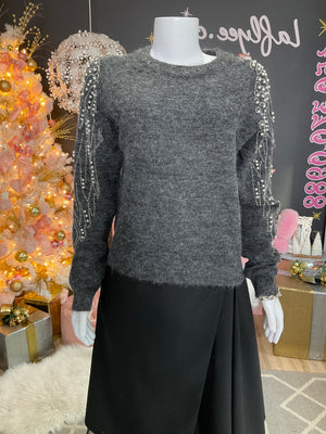 Ah25,16nov Haut gris avec perles et pierres sur les brasse de buste