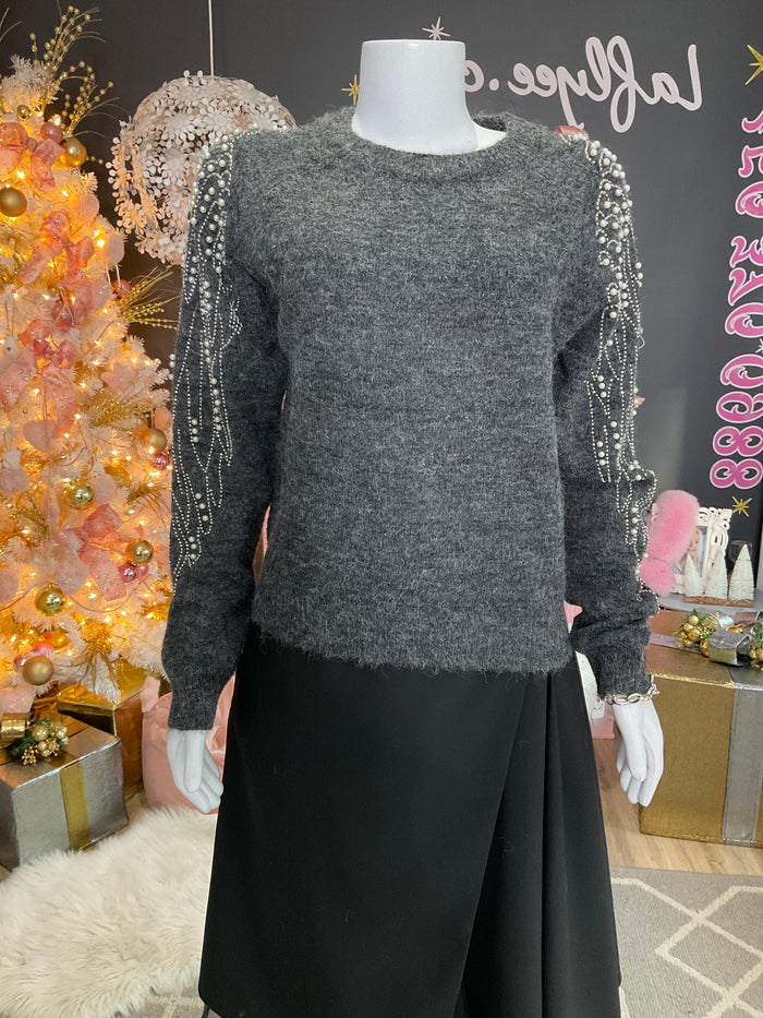 Ah25,16nov Haut gris avec perles et pierres sur les brasse de buste