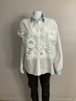 Pe26,14janv Chemisier blanche avec dentelle et collet jeans délavé taille unique