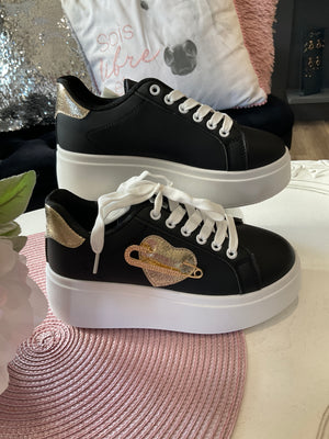 Espadrilles noires avec épingle doré sur les côtés
