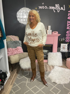 Ah25,20oct Haut blanc cassé avec écriture smile more camel