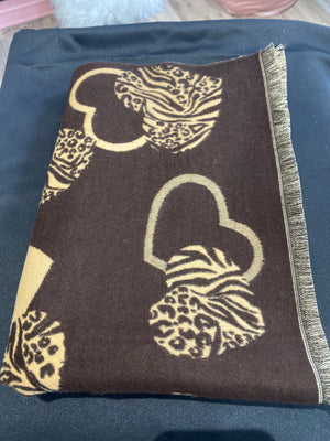 Ah25,412 Foulard chocolat et crème avec coeurs leopard