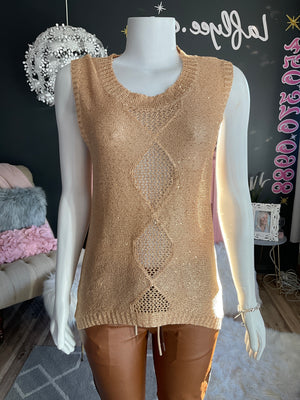 AH25,36oct  Haut/débardeur en tricot délicat doré