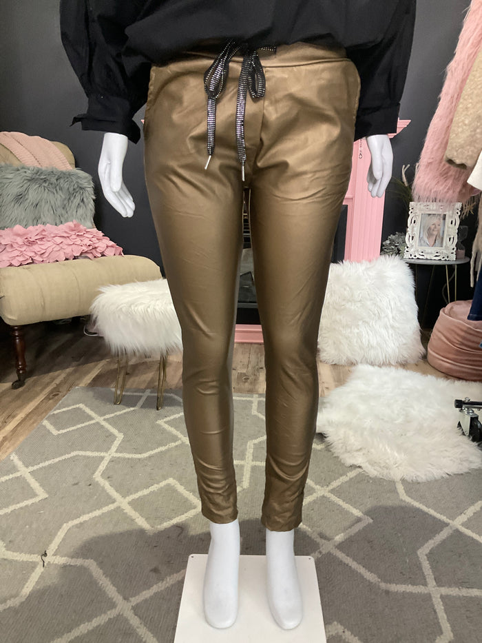 AH25,118oct Pantalon bronze en cuir synthetique