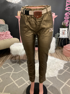 Ah25,111nov Pantalon bronze avec ceinture beige et en cuir synthétique
