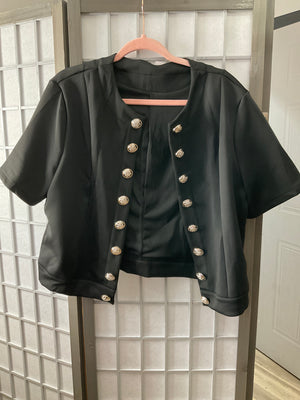 Pe26,305janv  Boléro noir avec bouton doré taille unique