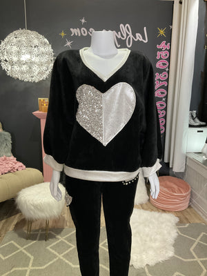 Ah25,45oct  Haut noir fin velours bordure blanc et cœur en paillettes