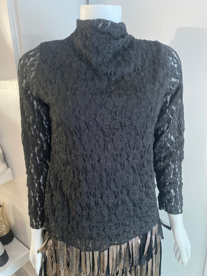 Ah25,34nov Haut noir en dentelle