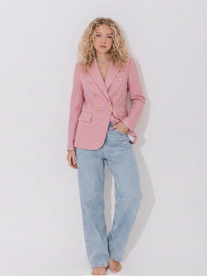 Ah26,301aout Veston rose avec bouton doré