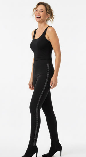 Ah26,116aout Pantalon ajuster avec pierres sur les côtés
