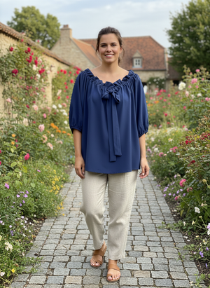Pe26,8fev haut bleu avec boucle