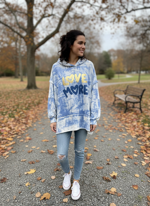 Pe26,39mars Haut avec capuchon bleu avec écriture love more