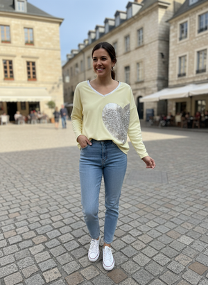 Pe26,8avril Haut jaune avec cœur le contour Light gold et paillettes