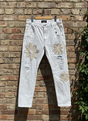 Pe26,111mai Jeans blanc cassé avec appliquer marguerites