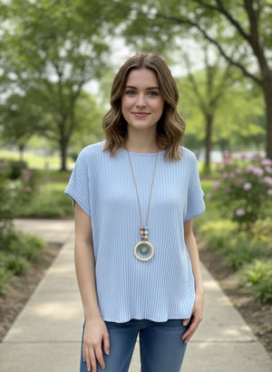 Pe26,46mai Haut bleu avec collier
