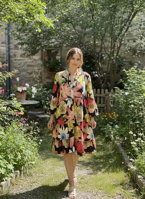Pe26,207mai Robe fond noir avec fleures multicolores