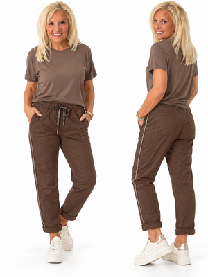 Ah26,148sept  Pantalon brun avec bordure de pierres de chaque côté Angela Mara