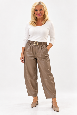 Ah26,159sept Pantalon taupe en cuir végane avec ceinture inclus