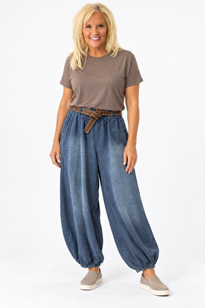 Ah26,100oct  Pantalon bleu avec ceinture inclus