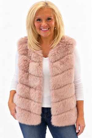 Ah26,305oct  Doudoune rose en fourrure synthétique