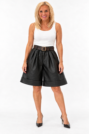 Ah26,115oct Short noir avec ceinture inclus en cuir végane