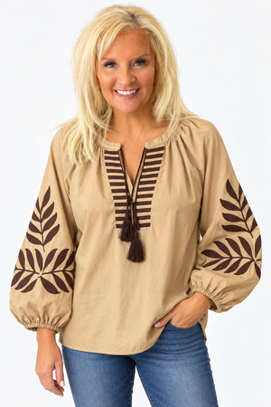 Ah26,18oct Chemise beige et imprimée de feuillages brun